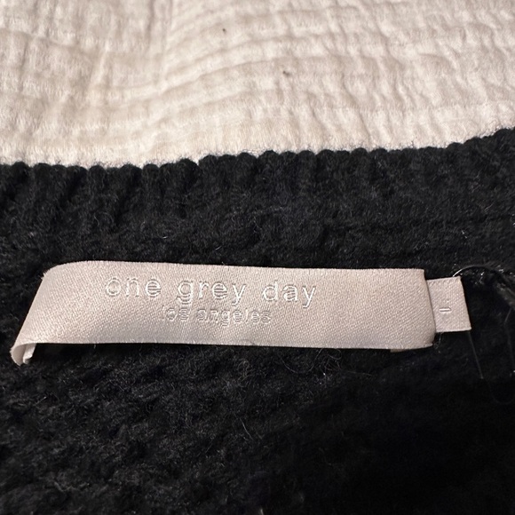 One Grey Day Colorblock Sweater - NWT - Size L - Picture 6 of 9